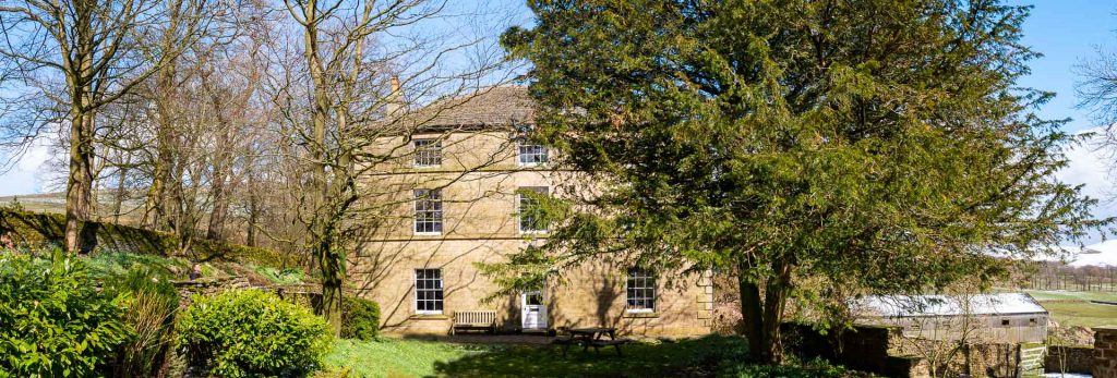Farmhouse with 3 guest rooms at Artbell - accommodation in the Peak District