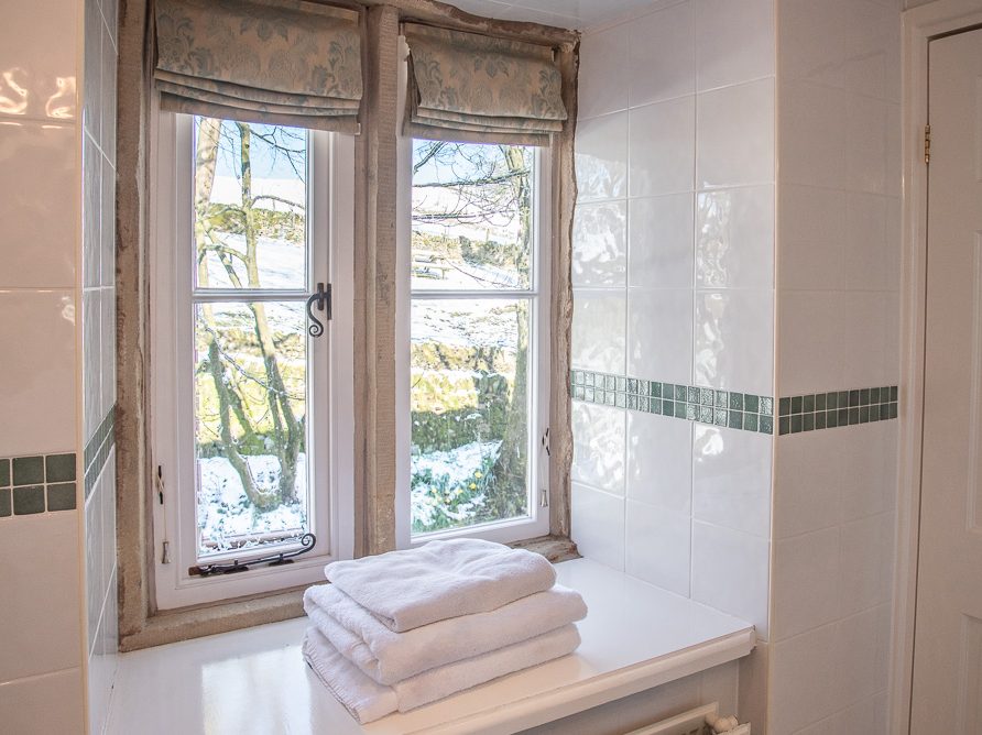 En suite bathroom in Rushop Hall farmhouse, the Peak District