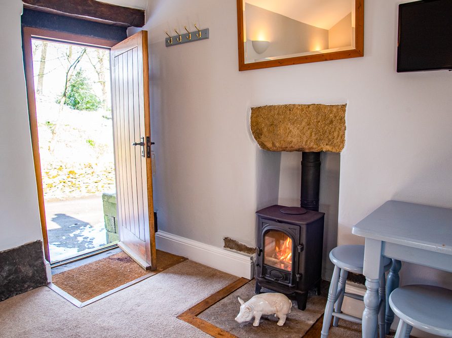 Self-contained Pepper Pot cottage at Rushop Hall accommodation in the Peak District