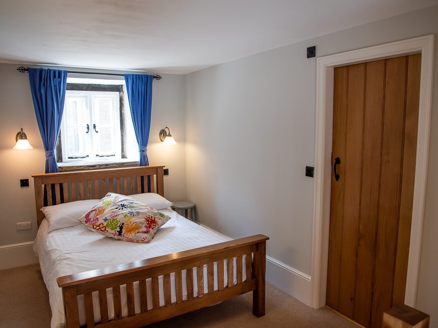 En suiite, family friendly bedroom in the Edge, Rushop Hall - accommodation in the Peak District