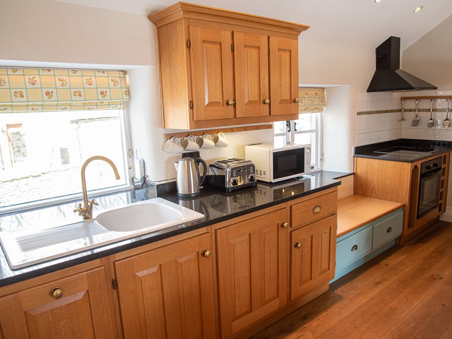 Fully-equipped kitchen and self-catering facilities in Top Tack cottage