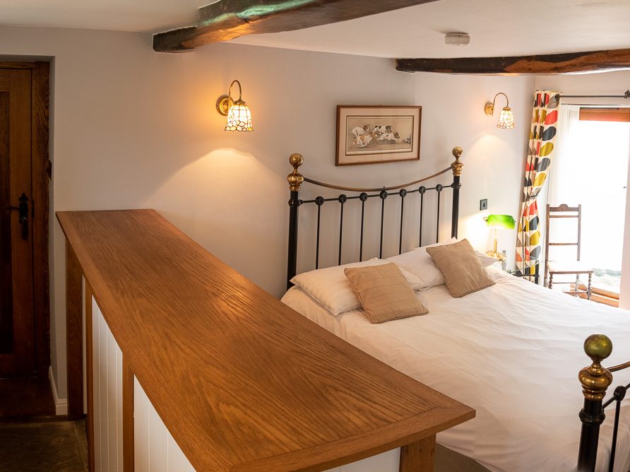 The Irishman's self contained cottage en suite bedroom