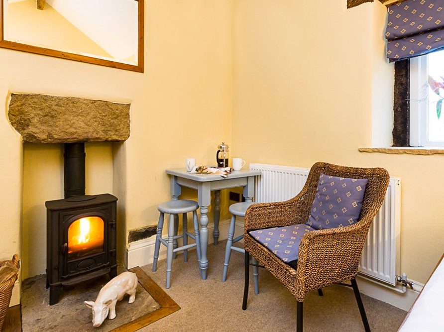 Self-contained Pepper Pot cottage at Rushop Hall accommodation in the Peak District
