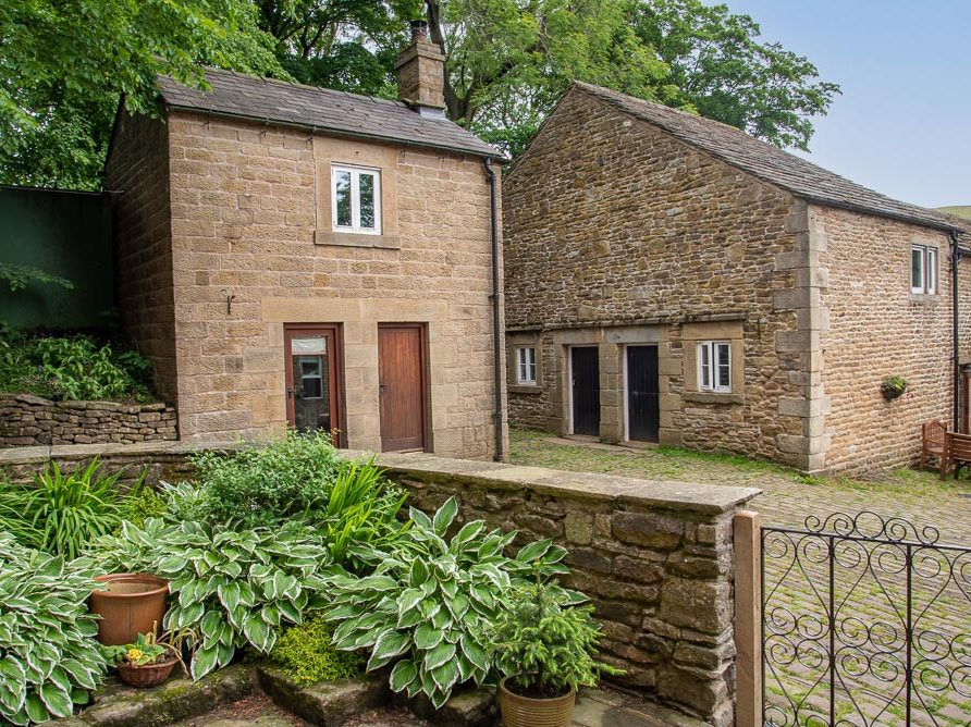 The Pepper Pot accommodation at Rushop Hall - romatic accommodation in the Peak District